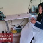 کمک مادر شهید کاشانی در تامین لباس مخصوص کادر درمانی بیمارستان