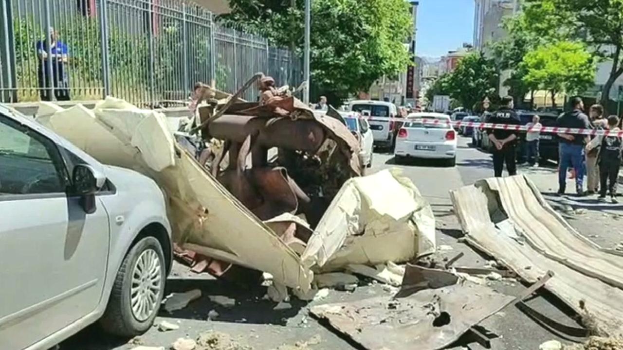 Bağcılar’da Ütü Paket Atölyesinde Patlama: 1 Yaralı ve Maddi Hasar Var