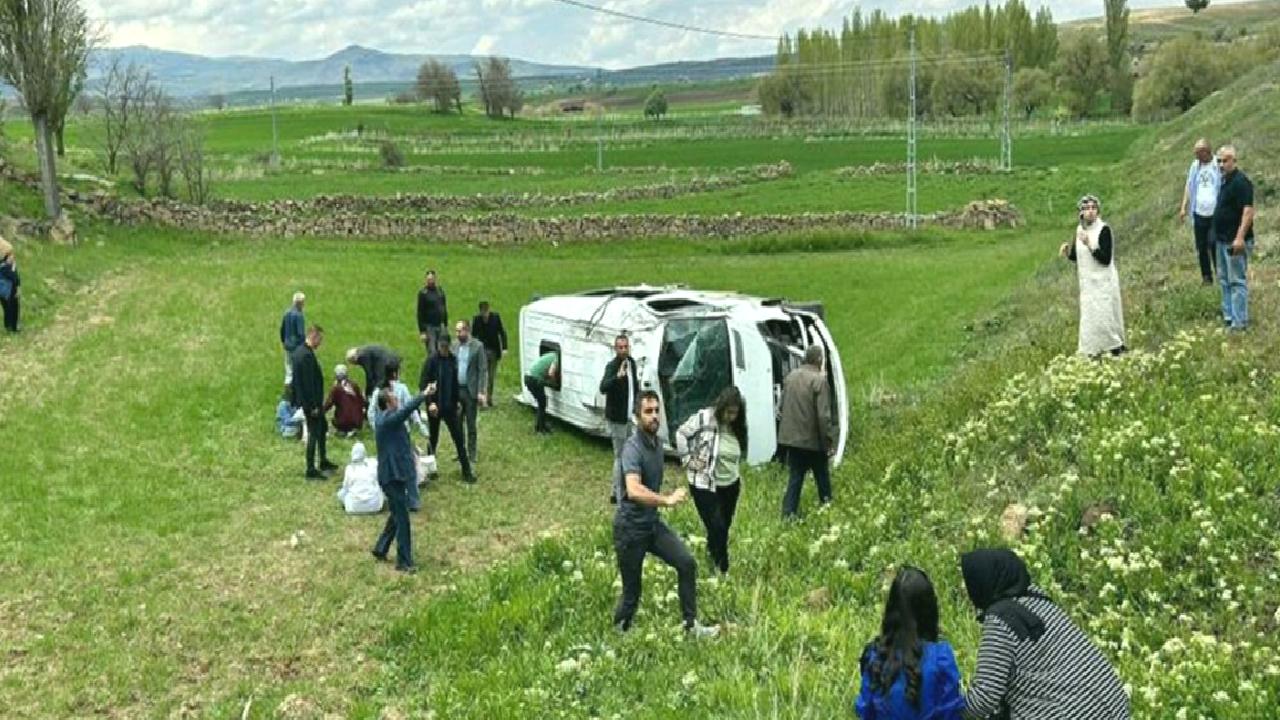 Kayseri Tomarza’da Öğrenci Servisi Kazasında 15 Öğrenci Yaralandı