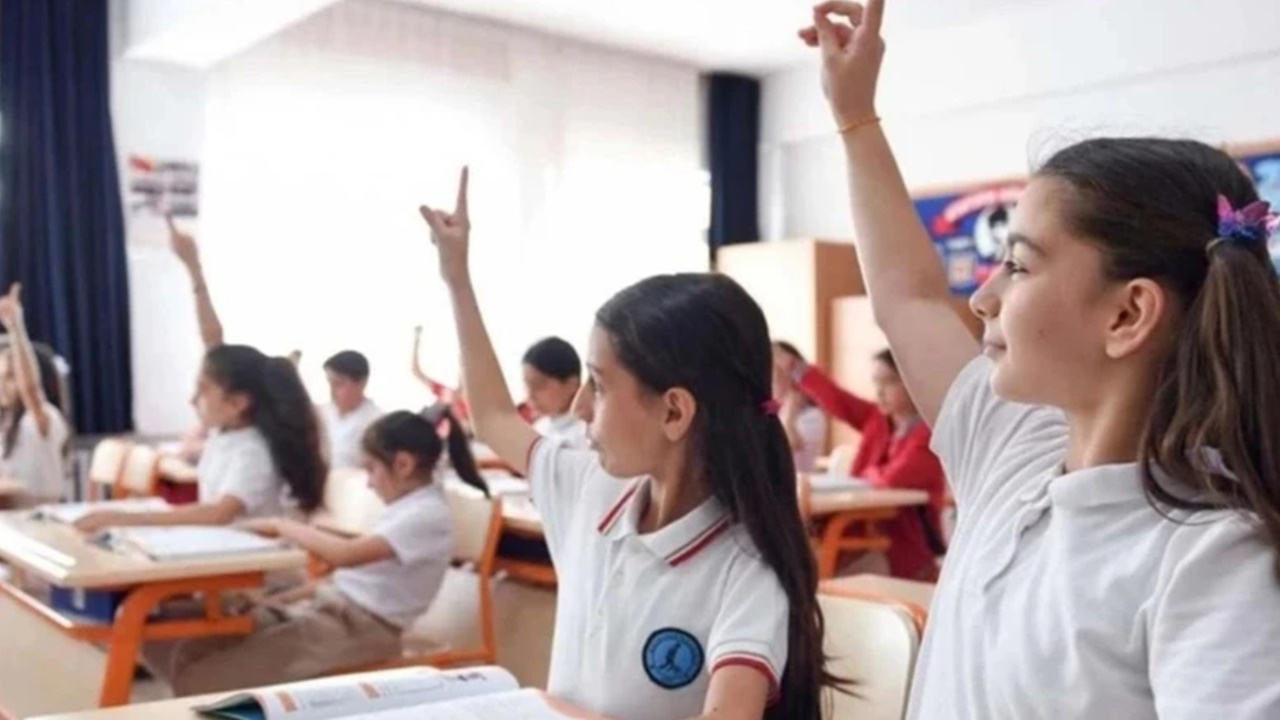 Öğrencilere müjde; Okullar 2 hafta tatil