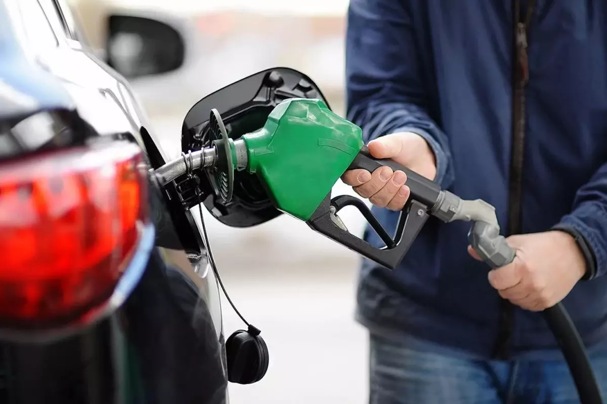 Akaryakıta 5 Günde 3. Zam: Motorin 50 Lirayı Aşıyor